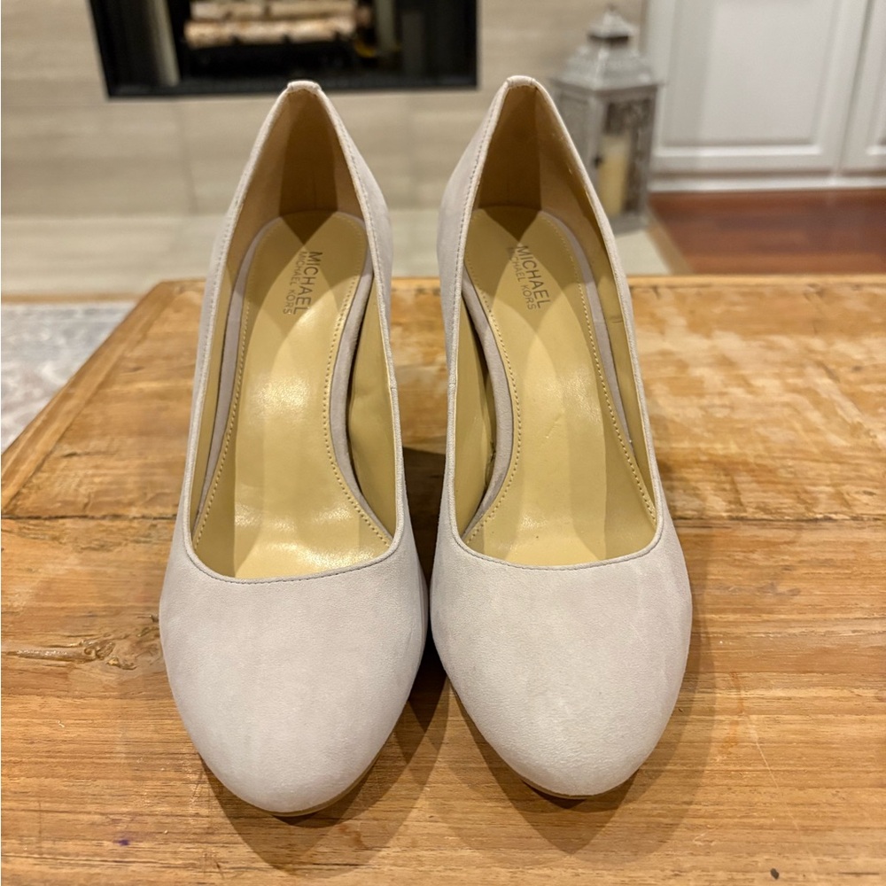 NWOB Michael Kors suede 3.5 inch wood High Heels women’s size 7. Never worn. - Picture 3 of 7